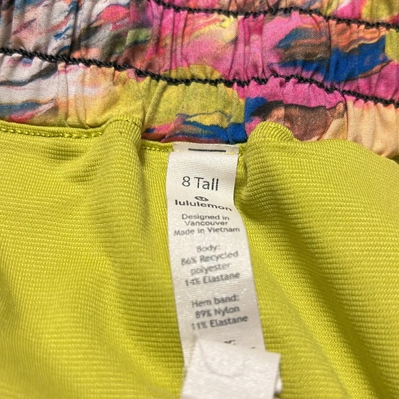 Lululemon size 8 tall multicolored shorts - Picture 2 of 2